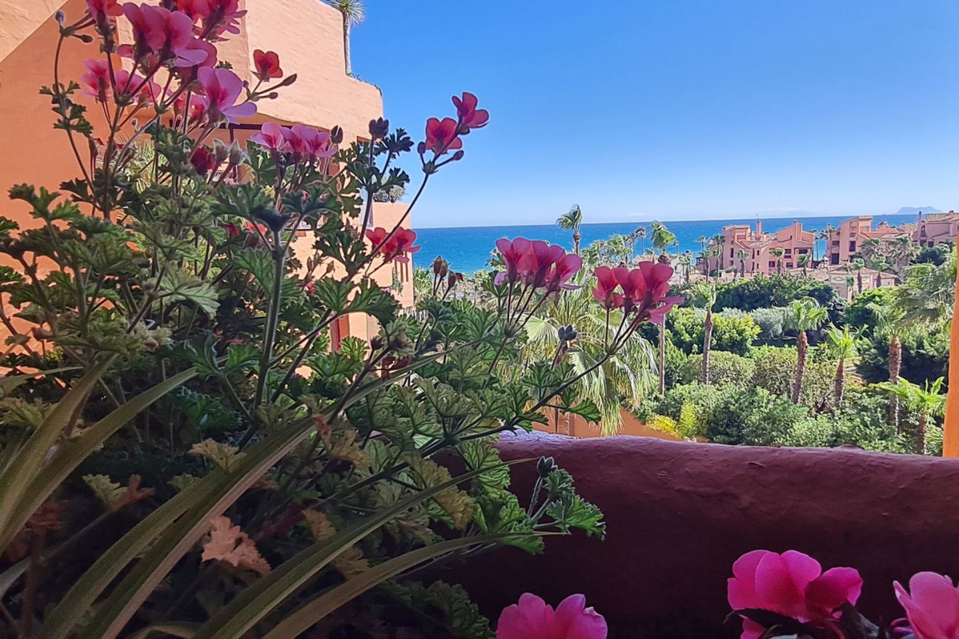 Resale - Apartment - Middle Floor Apartment - Estepona - Estepona Centro