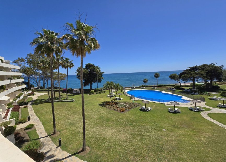 Resale - Apartment - Middle Floor Apartment - Estepona - Estepona Centro