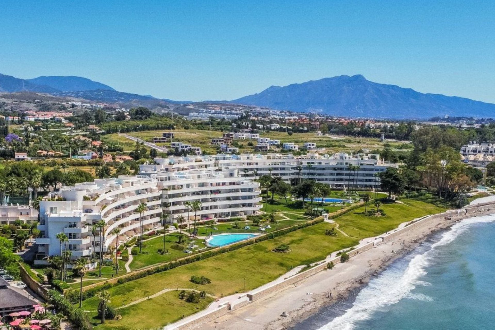 Resale - Apartment - Middle Floor Apartment - Estepona - Estepona Centro