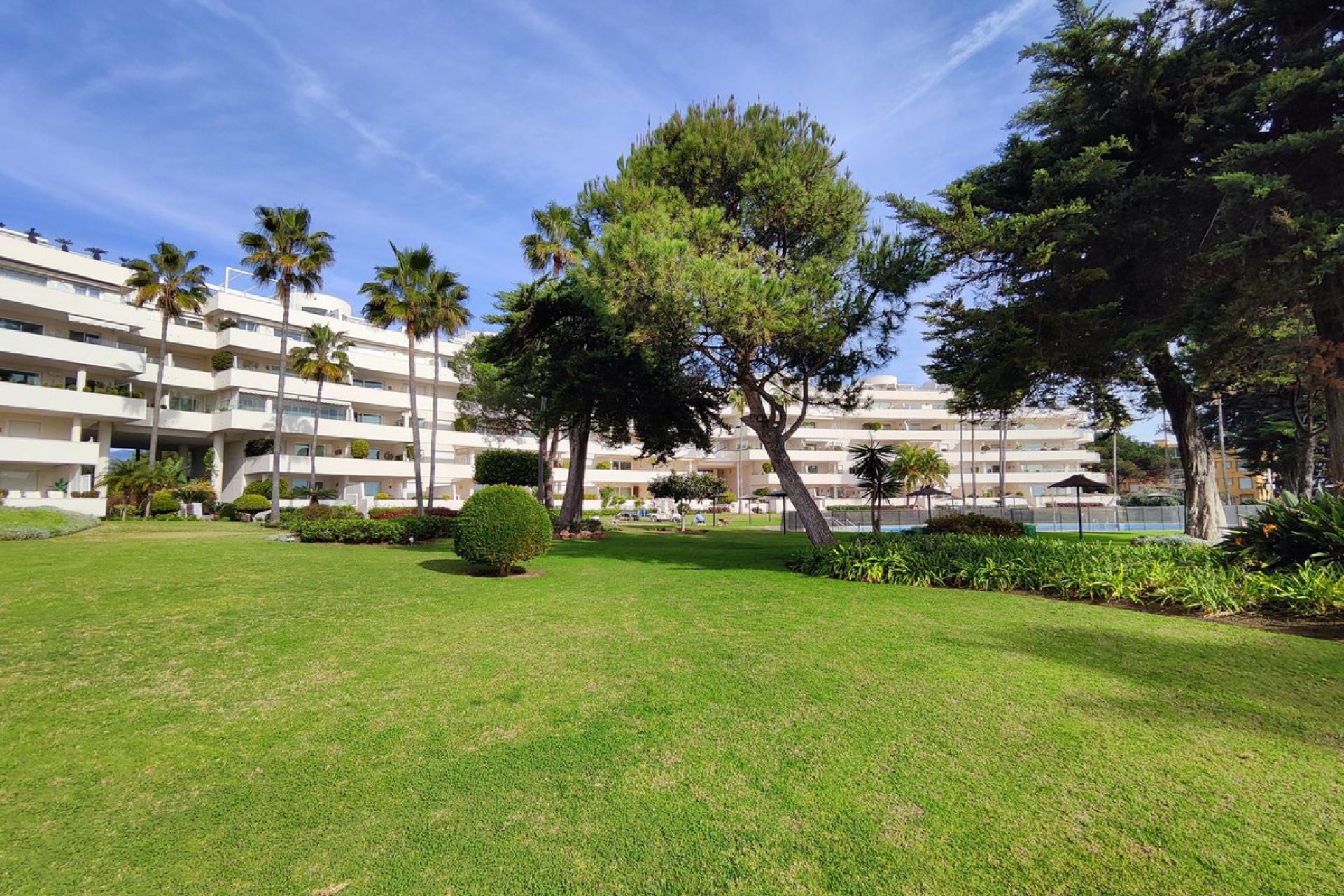 Resale - Apartment - Middle Floor Apartment - Estepona - Estepona Centro