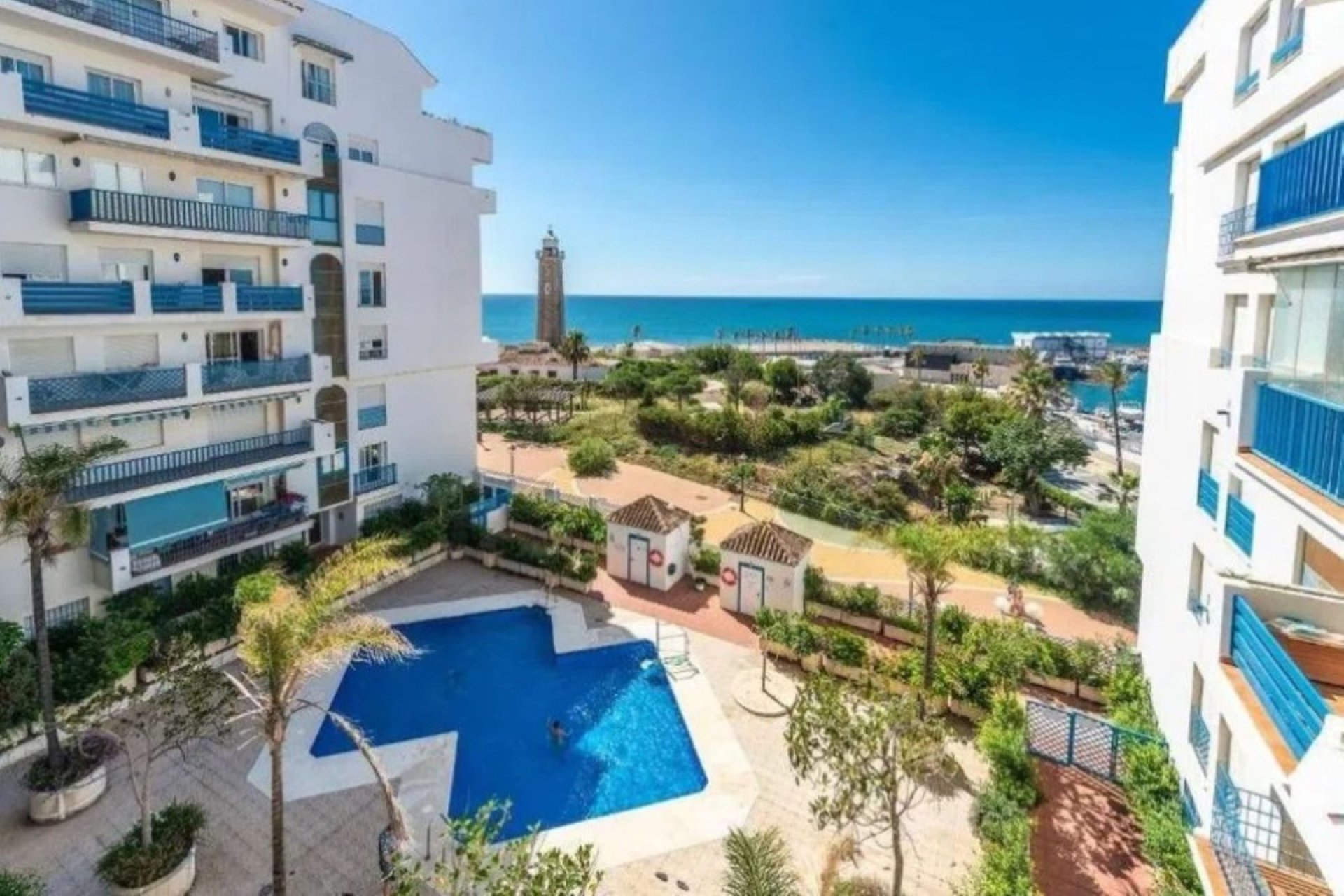 Resale - Apartment - Middle Floor Apartment - Estepona - Estepona Centro