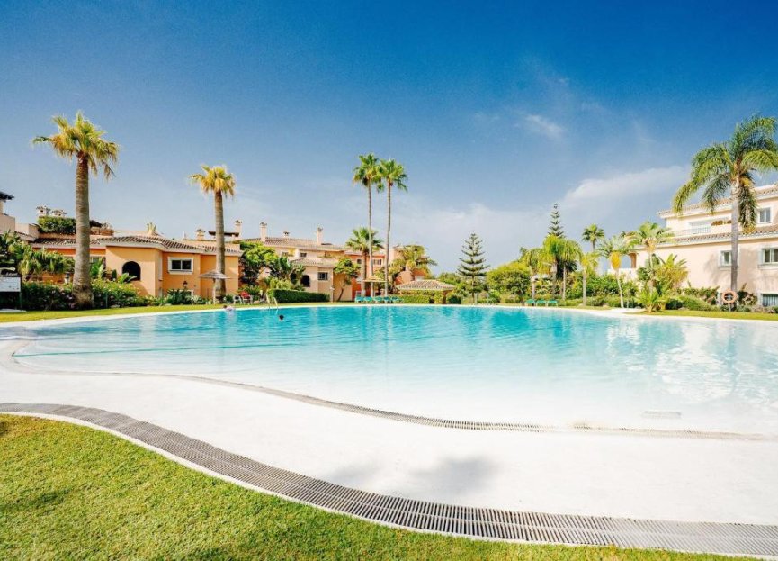 Resale - Apartment - Middle Floor Apartment - Estepona - Estepona Centro