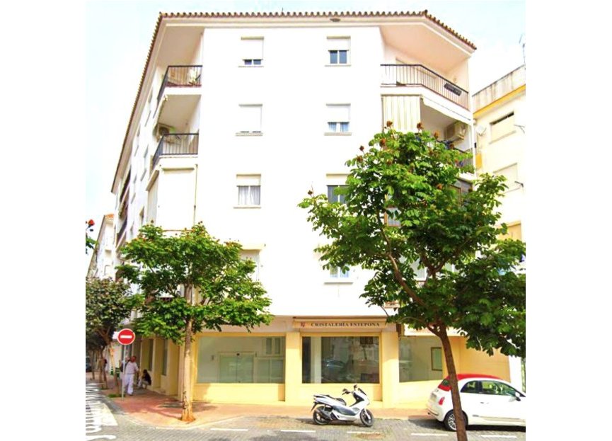 Resale - Apartment - Middle Floor Apartment - Estepona - Estepona Centro