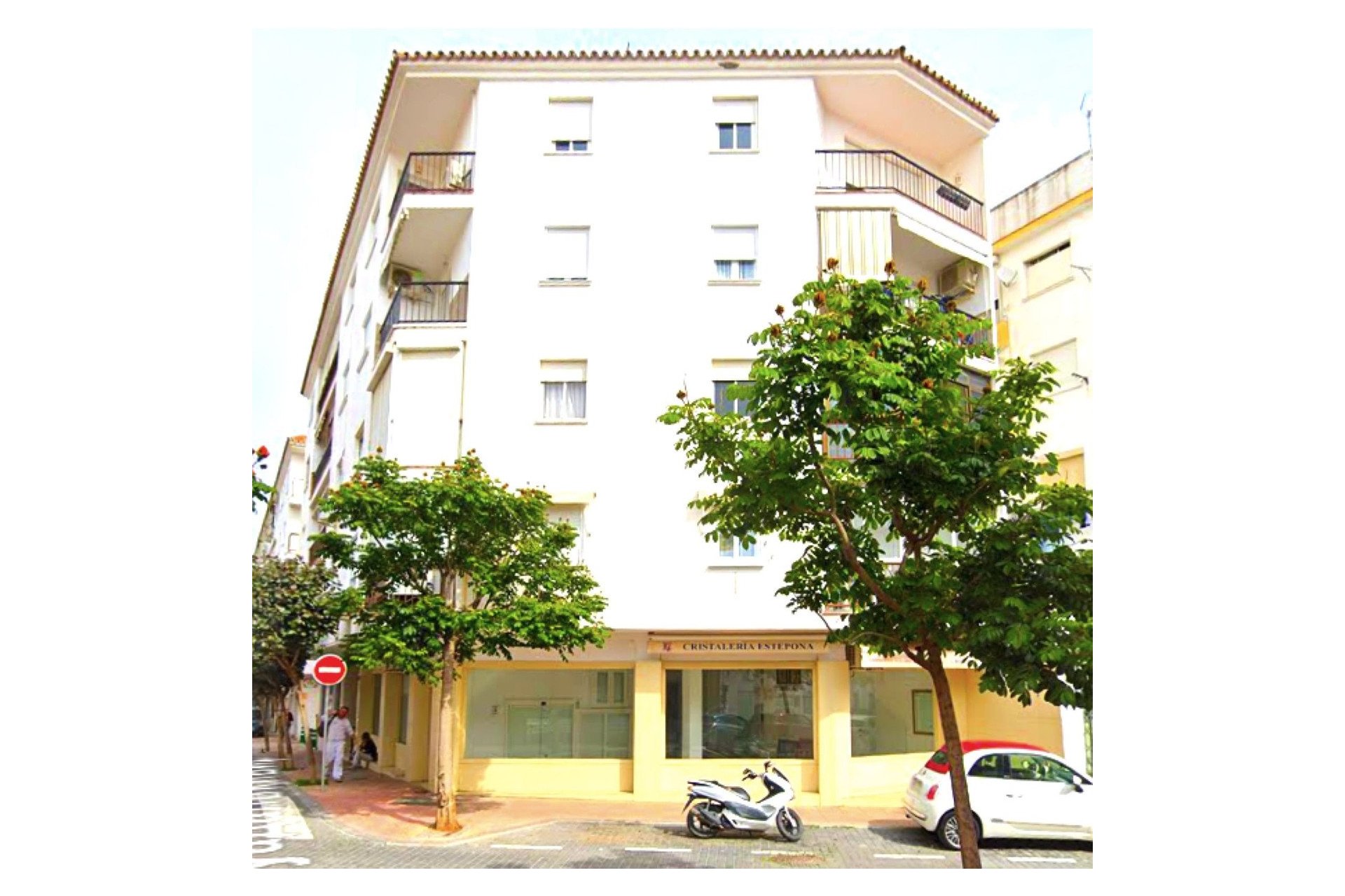 Resale - Apartment - Middle Floor Apartment - Estepona - Estepona Centro