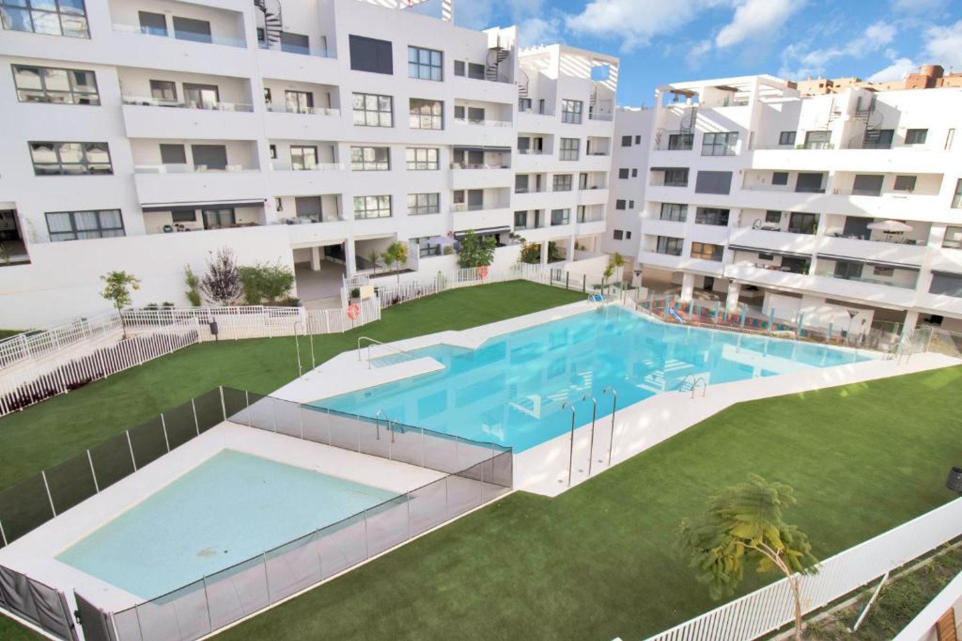 Resale - Apartment - Middle Floor Apartment - Estepona - Estepona Centro