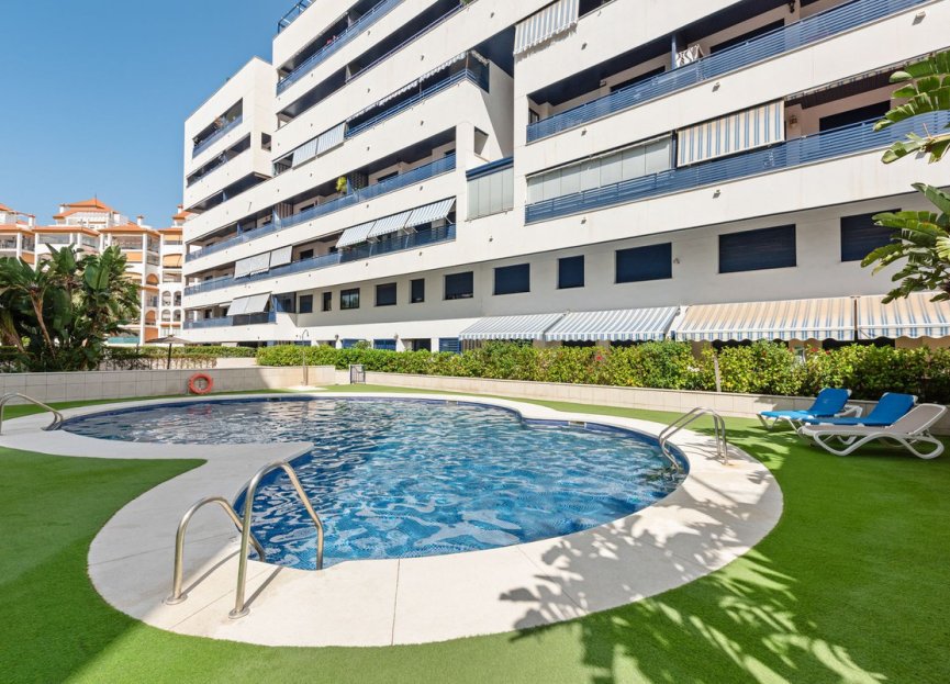 Resale - Apartment - Middle Floor Apartment - Estepona - Estepona Centro