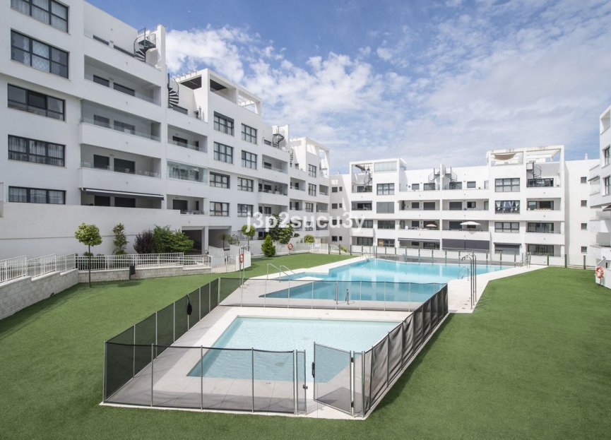 Resale - Apartment - Middle Floor Apartment - Estepona - Estepona Centro