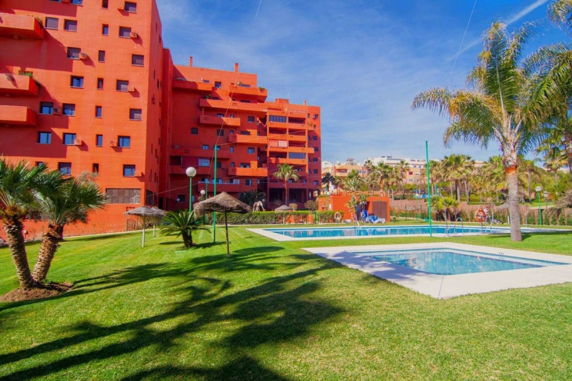 Resale - Apartment - Middle Floor Apartment - Estepona - Estepona Centro