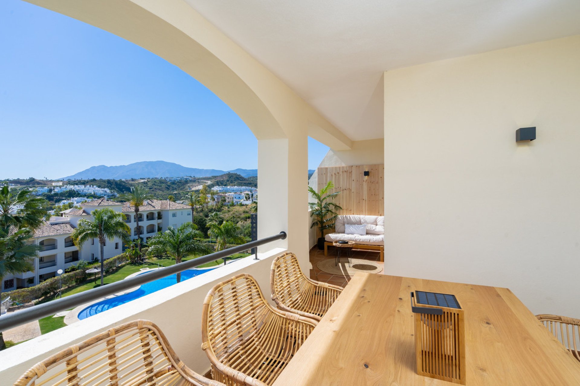 Resale - Apartment - Middle Floor Apartment - Estepona - Estepona Centro