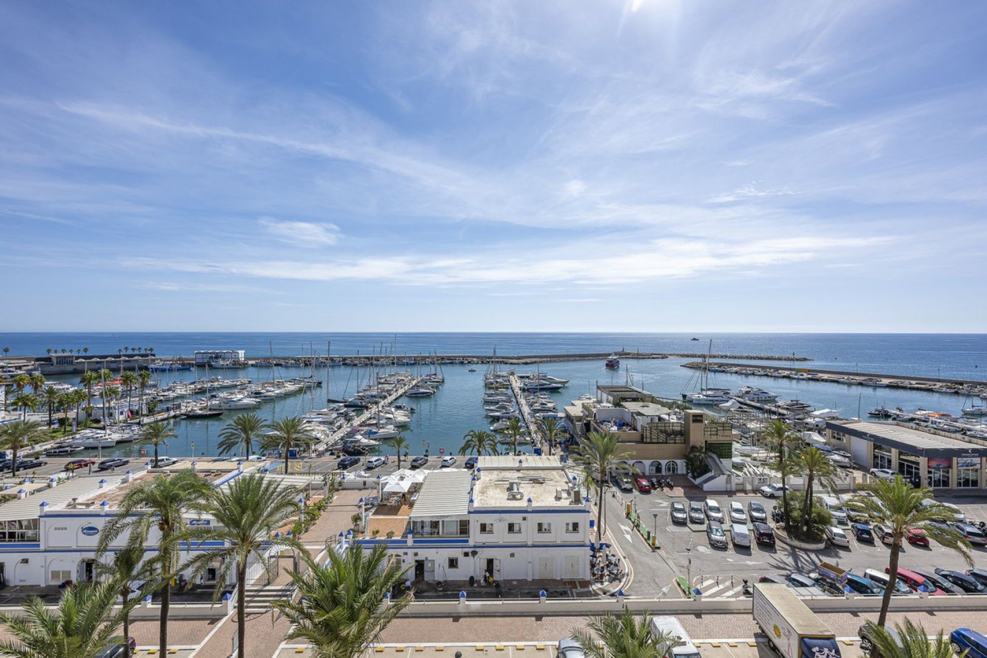 Resale - Apartment - Middle Floor Apartment - Estepona - Estepona Centro