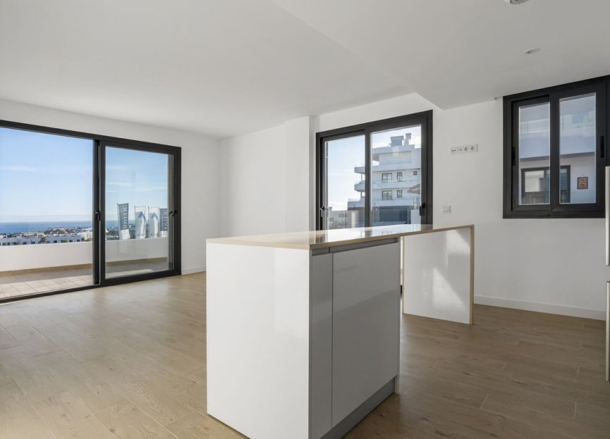 Resale - Apartment - Middle Floor Apartment - Estepona - Estepona Centro