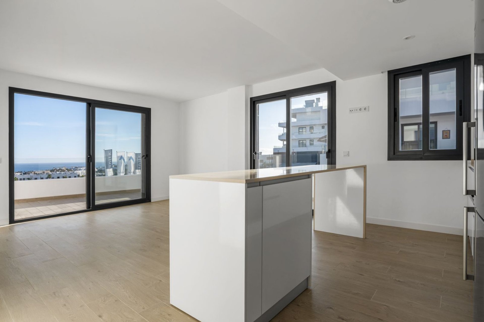 Resale - Apartment - Middle Floor Apartment - Estepona - Estepona Centro