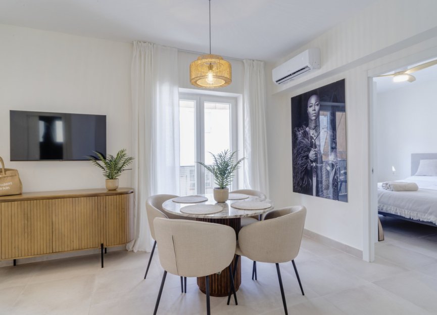 Resale - Apartment - Middle Floor Apartment - Estepona - Estepona Centro