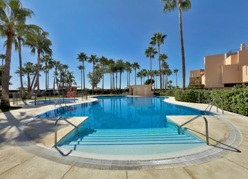 Resale - Apartment - Middle Floor Apartment - Estepona - Estepona Centro