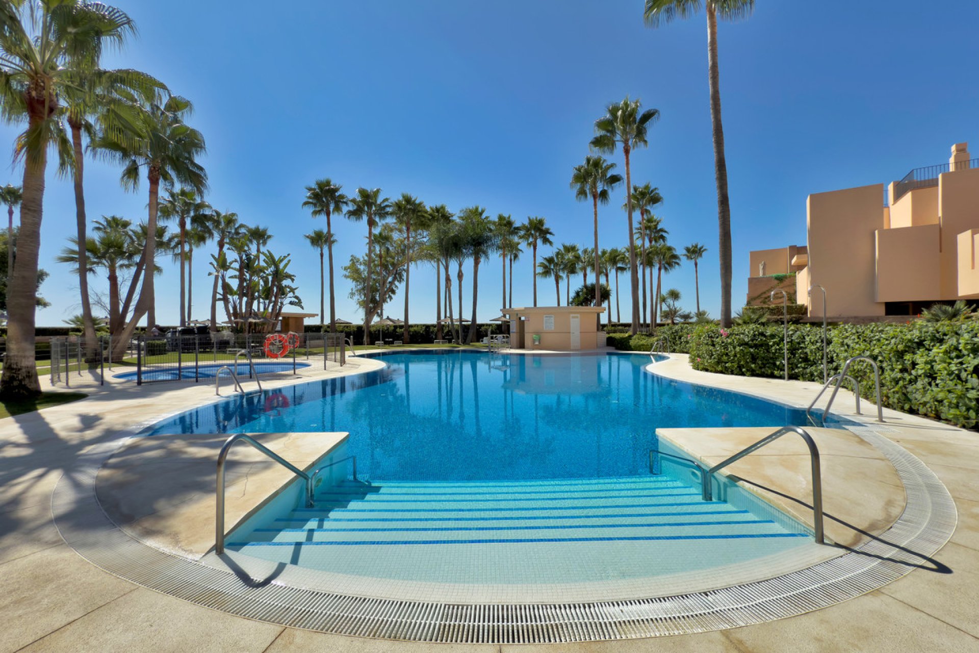 Resale - Apartment - Middle Floor Apartment - Estepona - Estepona Centro