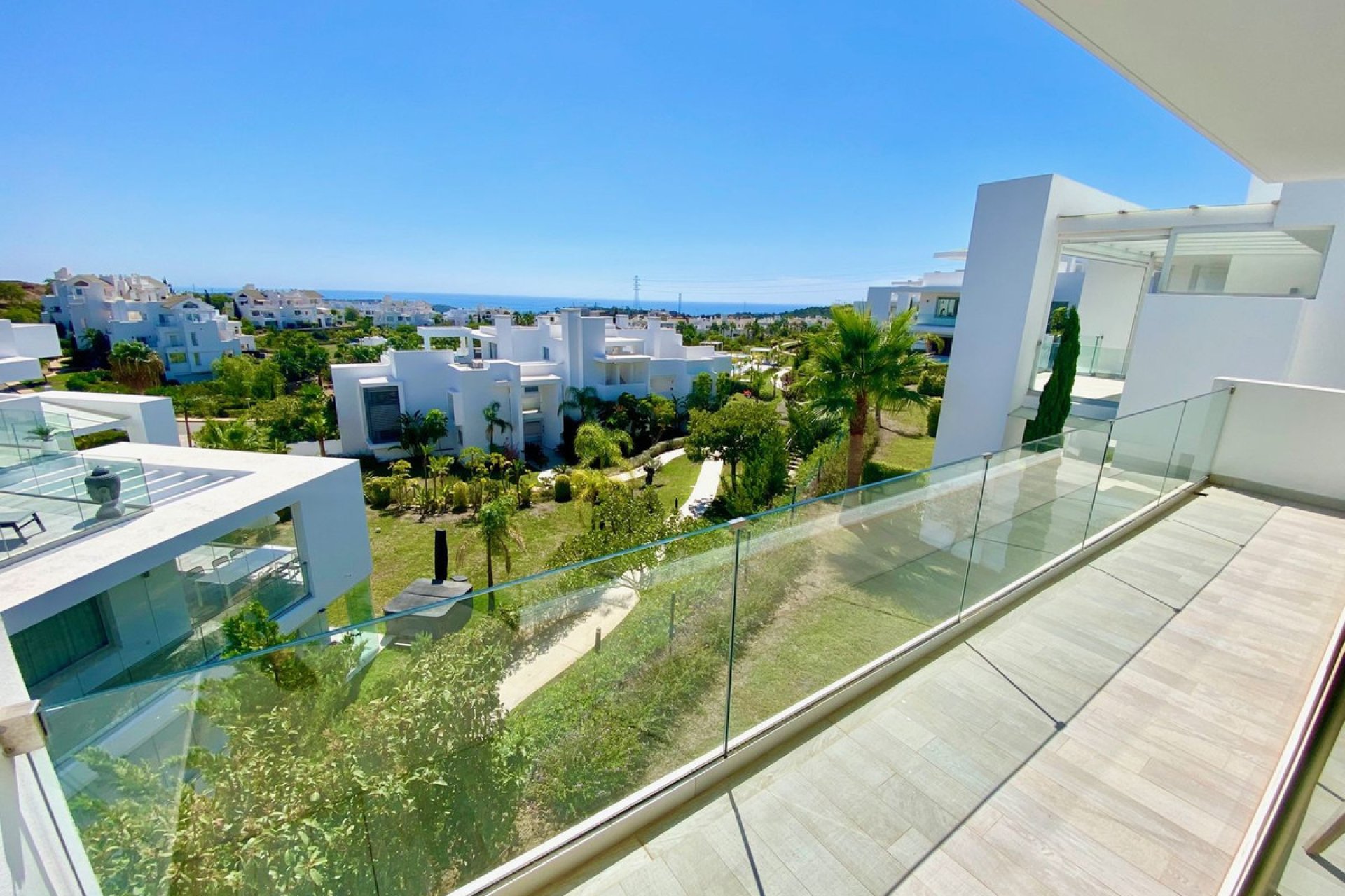 Resale - Apartment - Middle Floor Apartment - Estepona - Estepona Centro