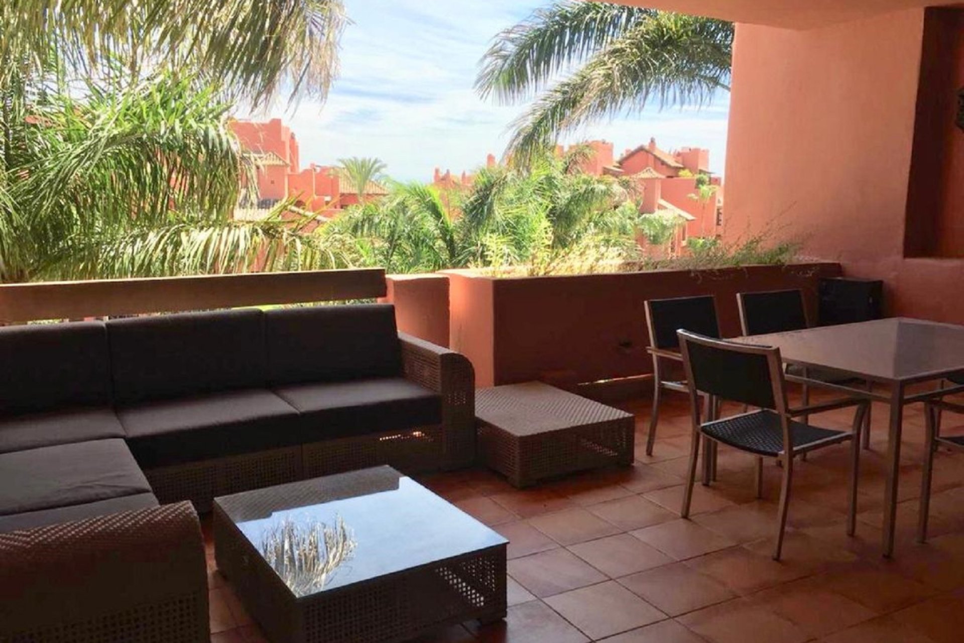 Resale - Apartment - Middle Floor Apartment - Estepona - Estepona Centro