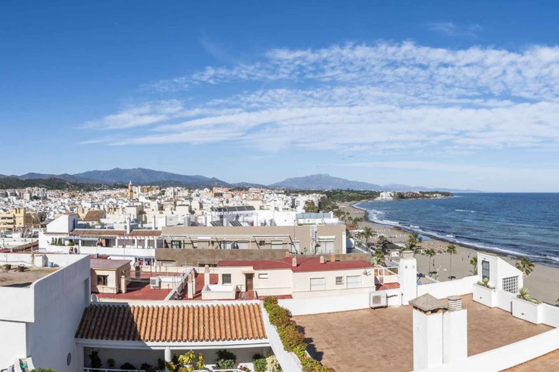 Resale - Apartment - Middle Floor Apartment - Estepona - Estepona Centro