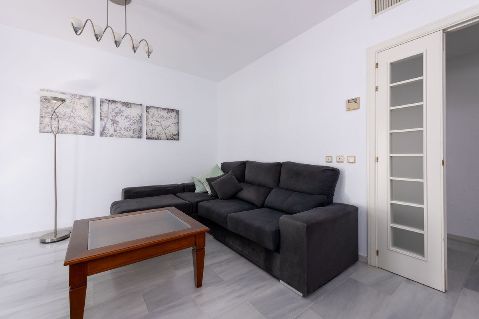 Resale - Apartment - Middle Floor Apartment - Estepona - Estepona Centro