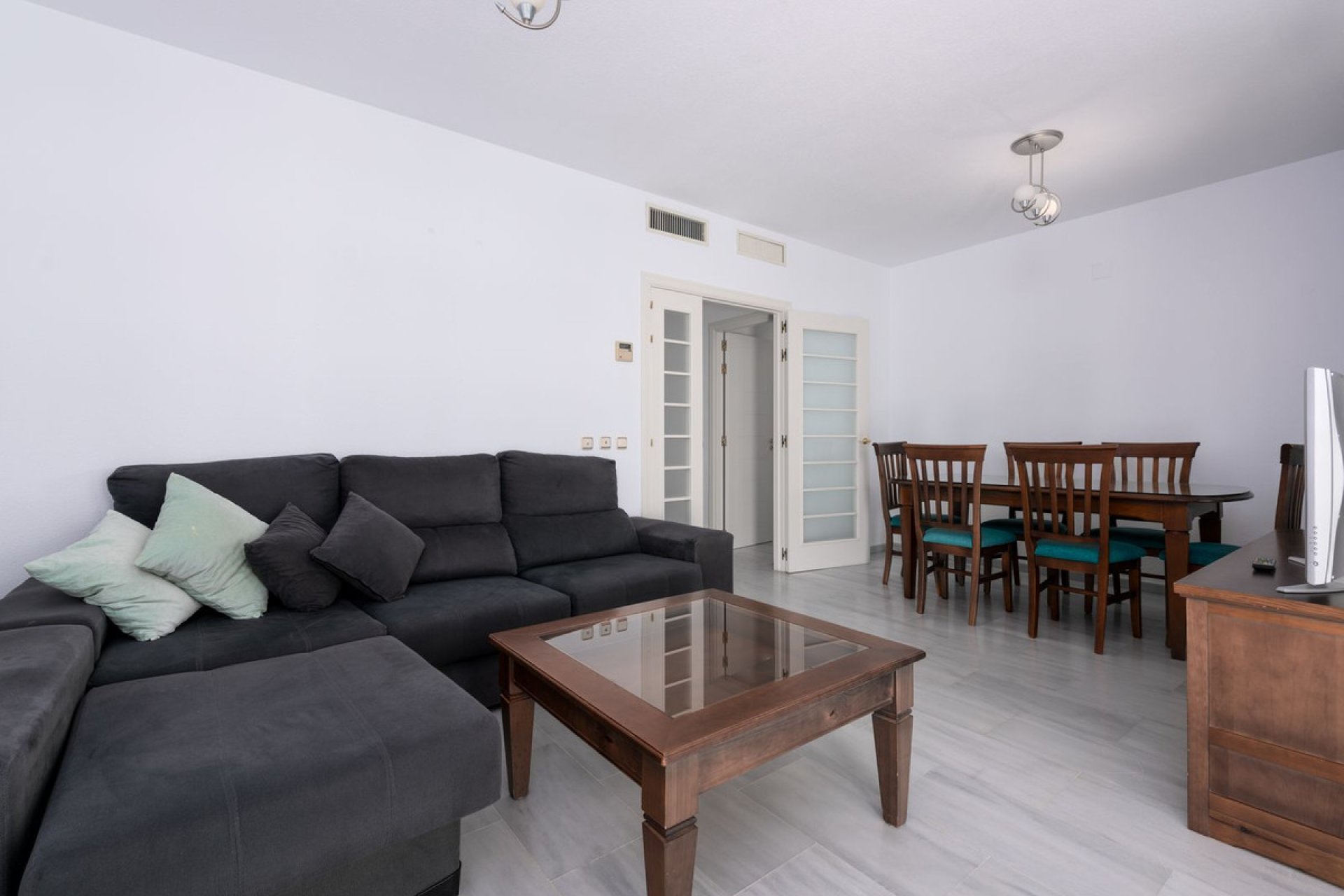 Resale - Apartment - Middle Floor Apartment - Estepona - Estepona Centro