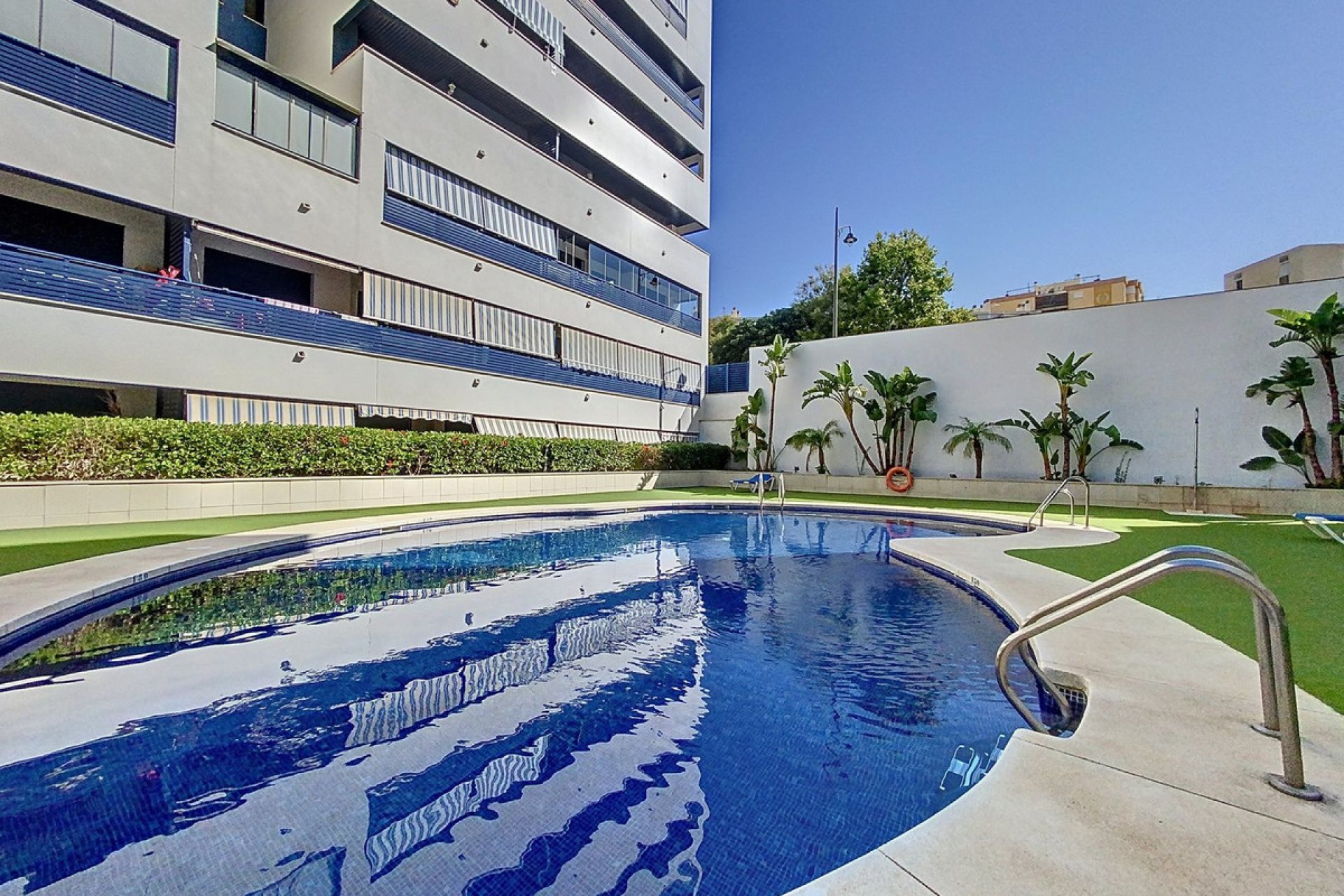 Resale - Apartment - Middle Floor Apartment - Estepona - Estepona Centro