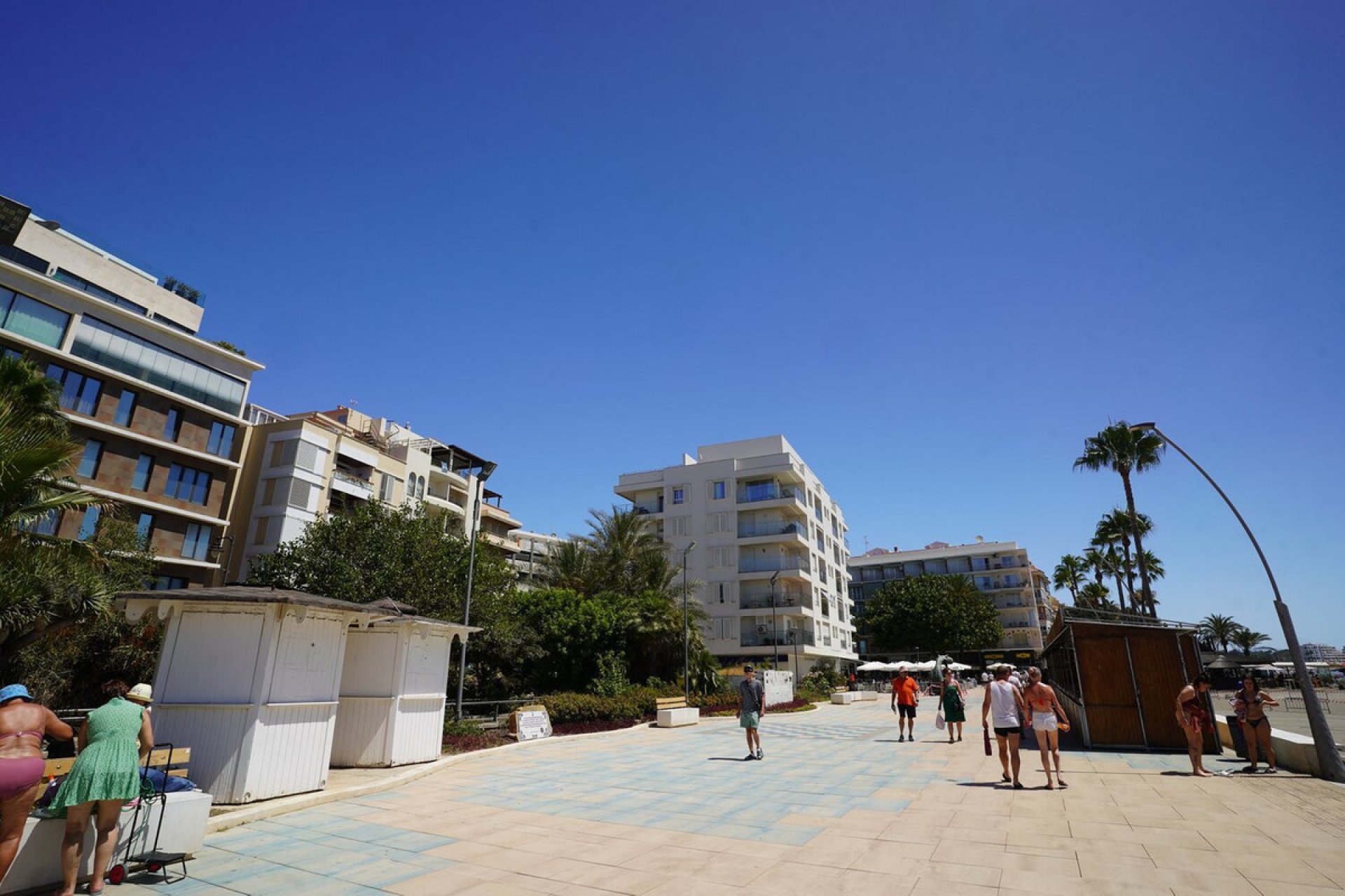 Resale - Apartment - Middle Floor Apartment - Estepona - Estepona Centro