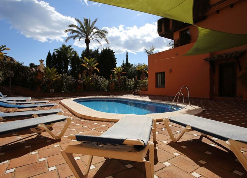 Resale - Apartment - Middle Floor Apartment - Estepona - Estepona Centro