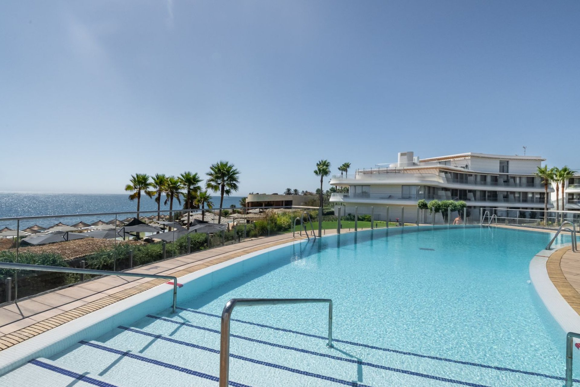 Resale - Apartment - Middle Floor Apartment - Estepona - Estepona Centro