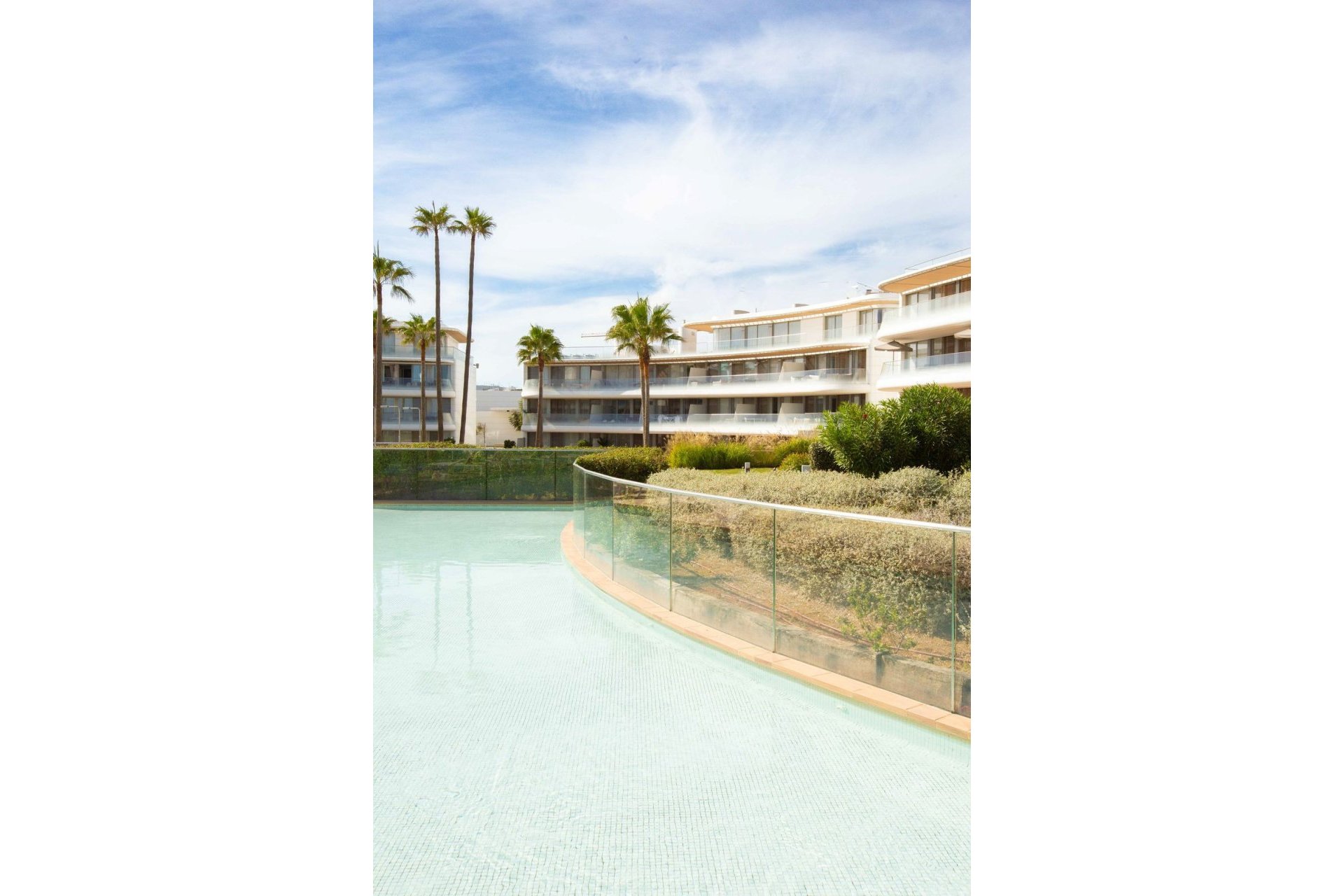 Resale - Apartment - Middle Floor Apartment - Estepona - Estepona Centro