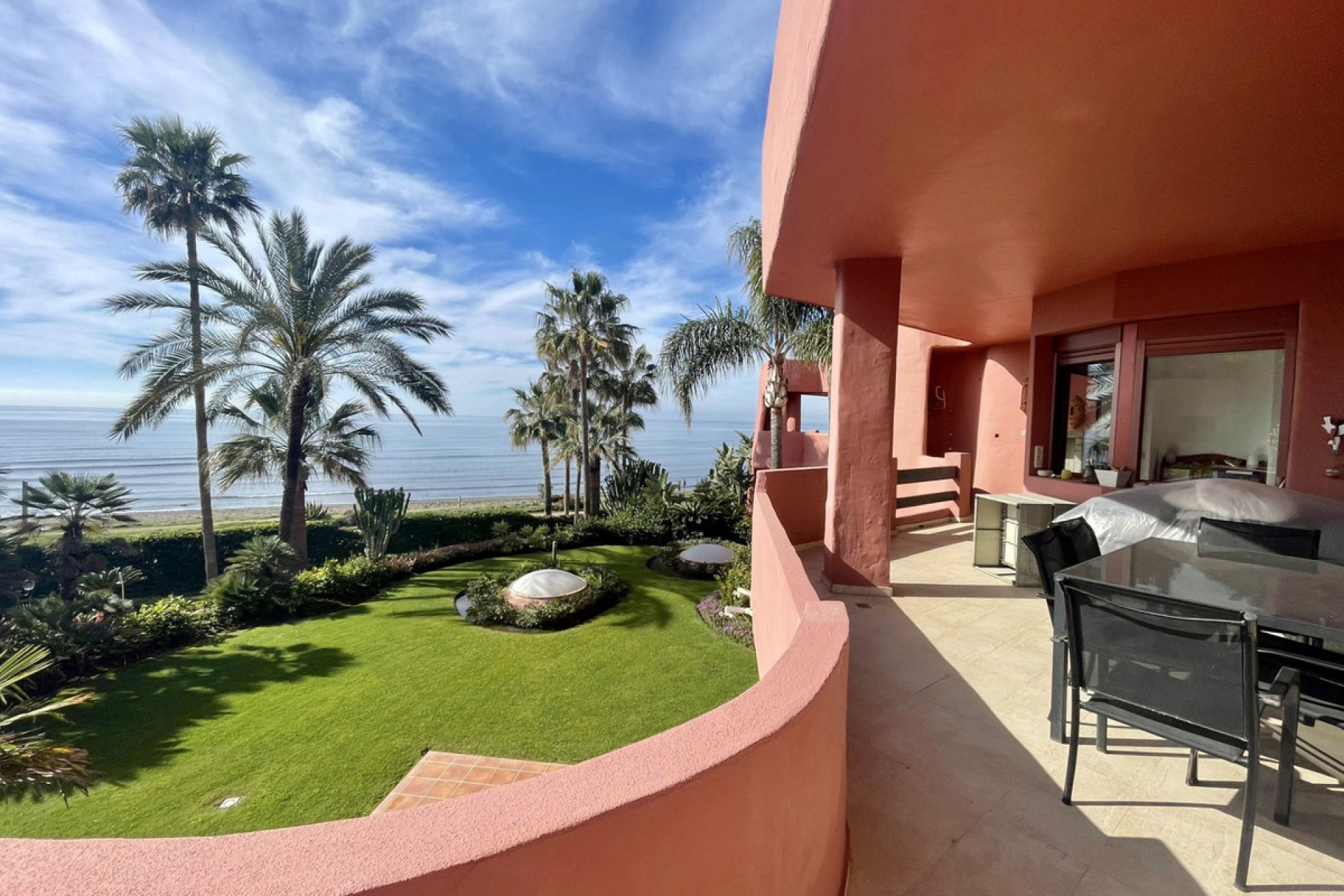 Resale - Apartment - Middle Floor Apartment - Estepona - Estepona Centro