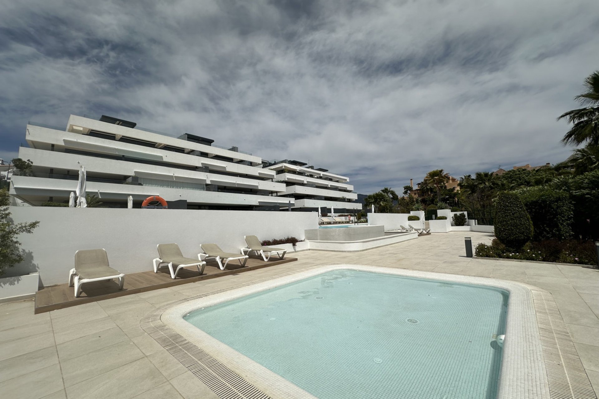 Resale - Apartment - Middle Floor Apartment - Estepona - Estepona Centro