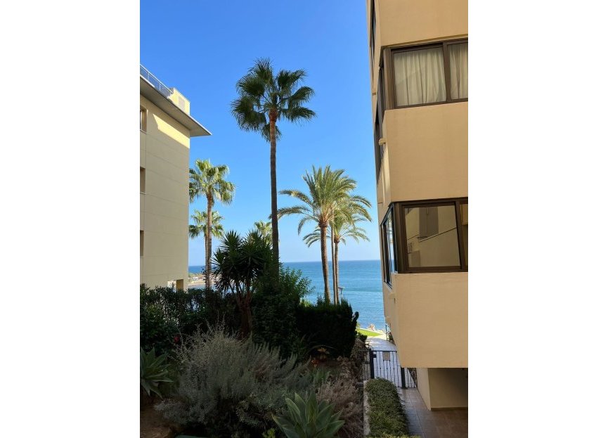 Resale - Apartment - Middle Floor Apartment - Estepona - Estepona Centro