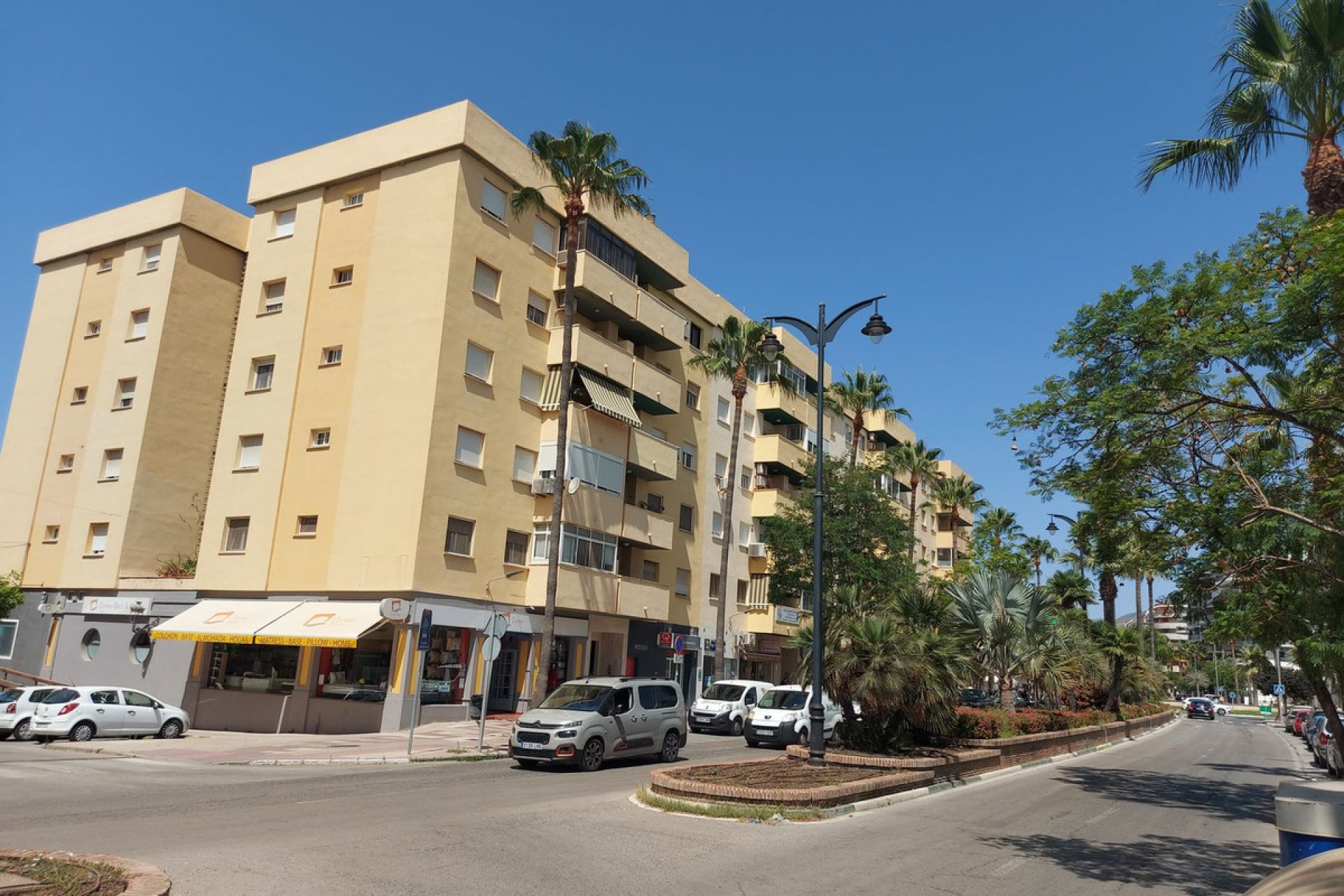 Resale - Apartment - Middle Floor Apartment - Estepona - Estepona Centro