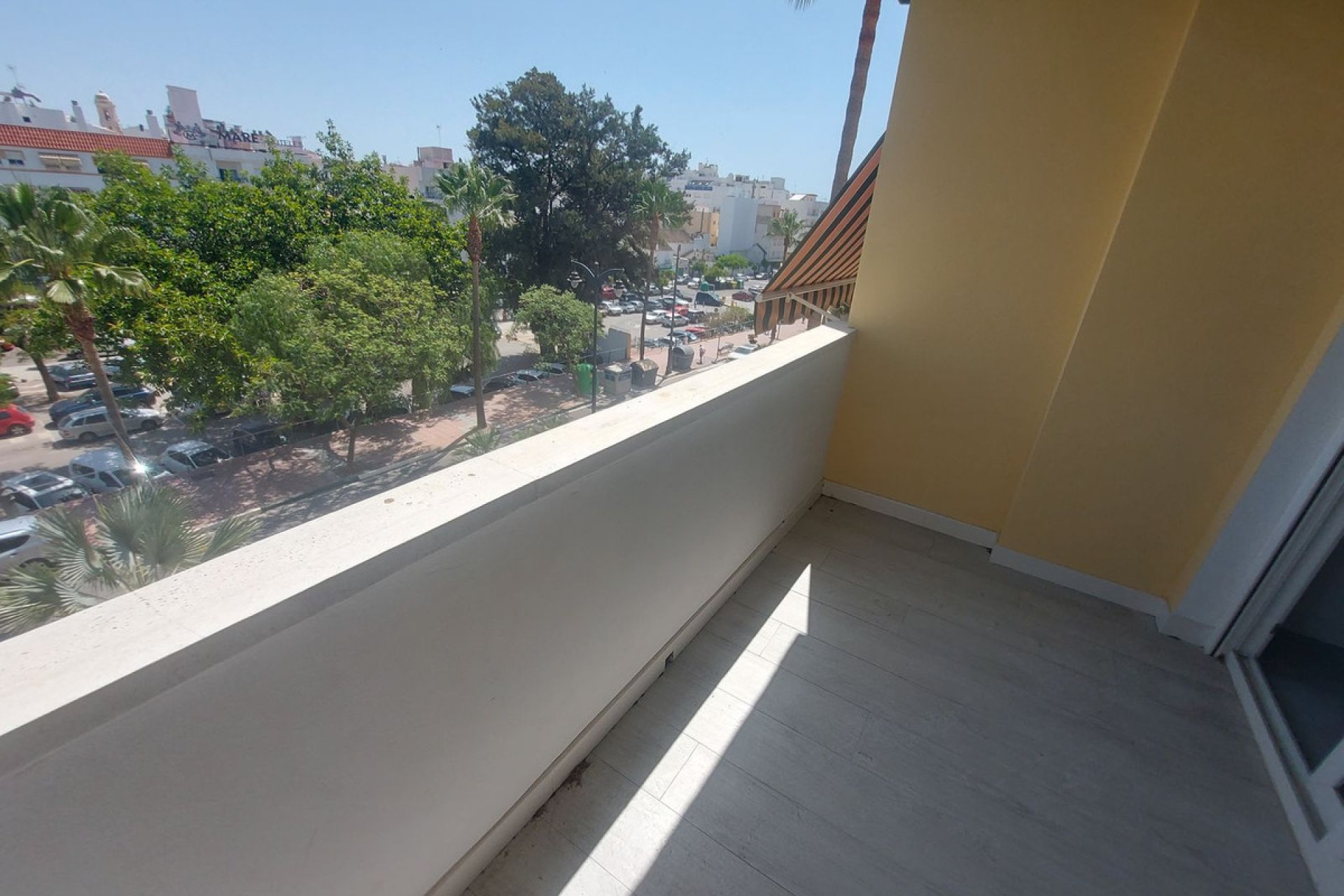 Resale - Apartment - Middle Floor Apartment - Estepona - Estepona Centro