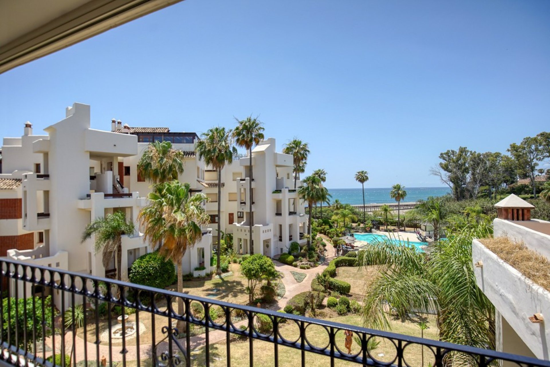 Resale - Apartment - Middle Floor Apartment - Estepona - Estepona Centro