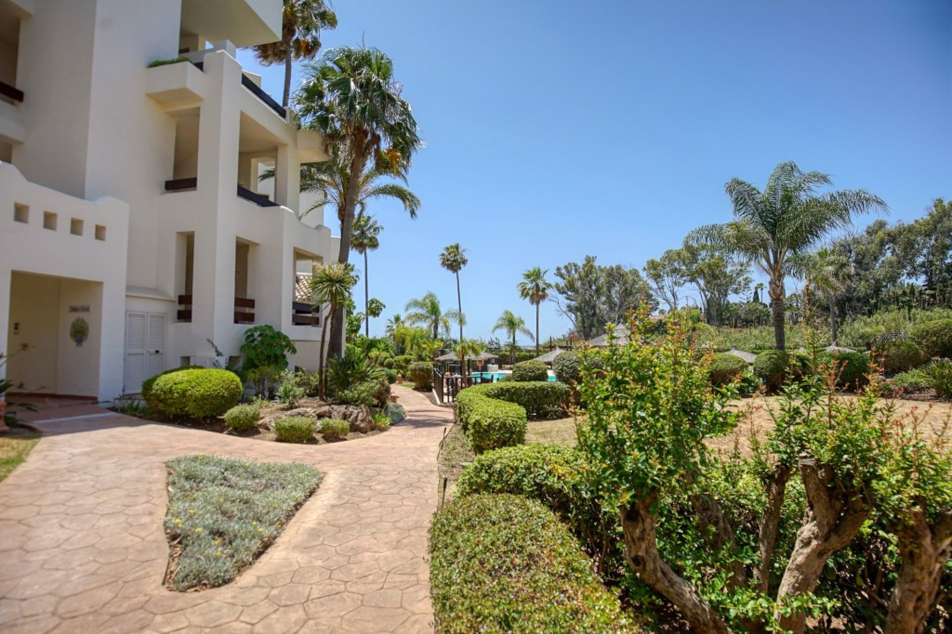 Resale - Apartment - Middle Floor Apartment - Estepona - Estepona Centro