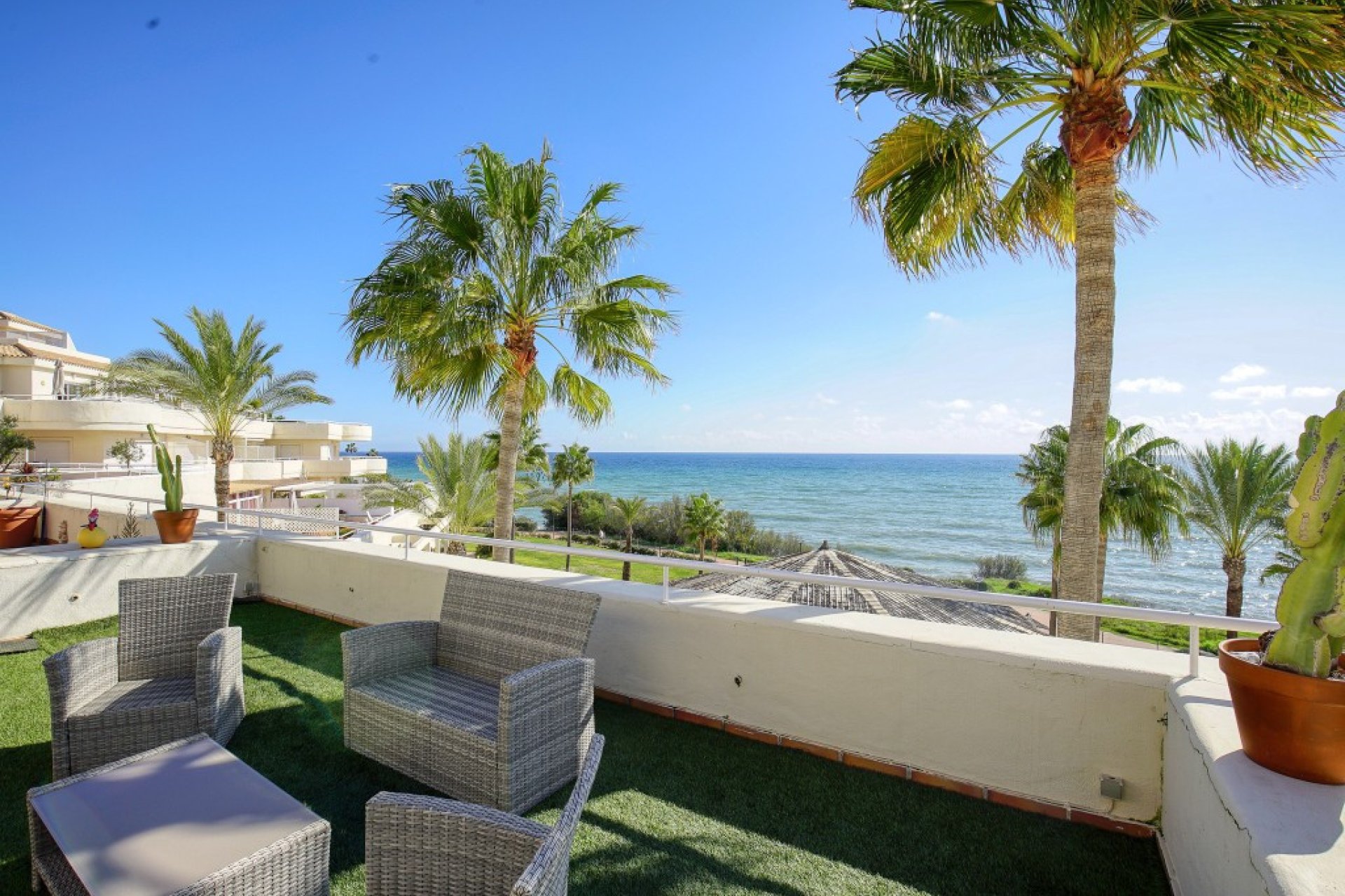 Resale - Apartment - Middle Floor Apartment - Estepona - Estepona Centro