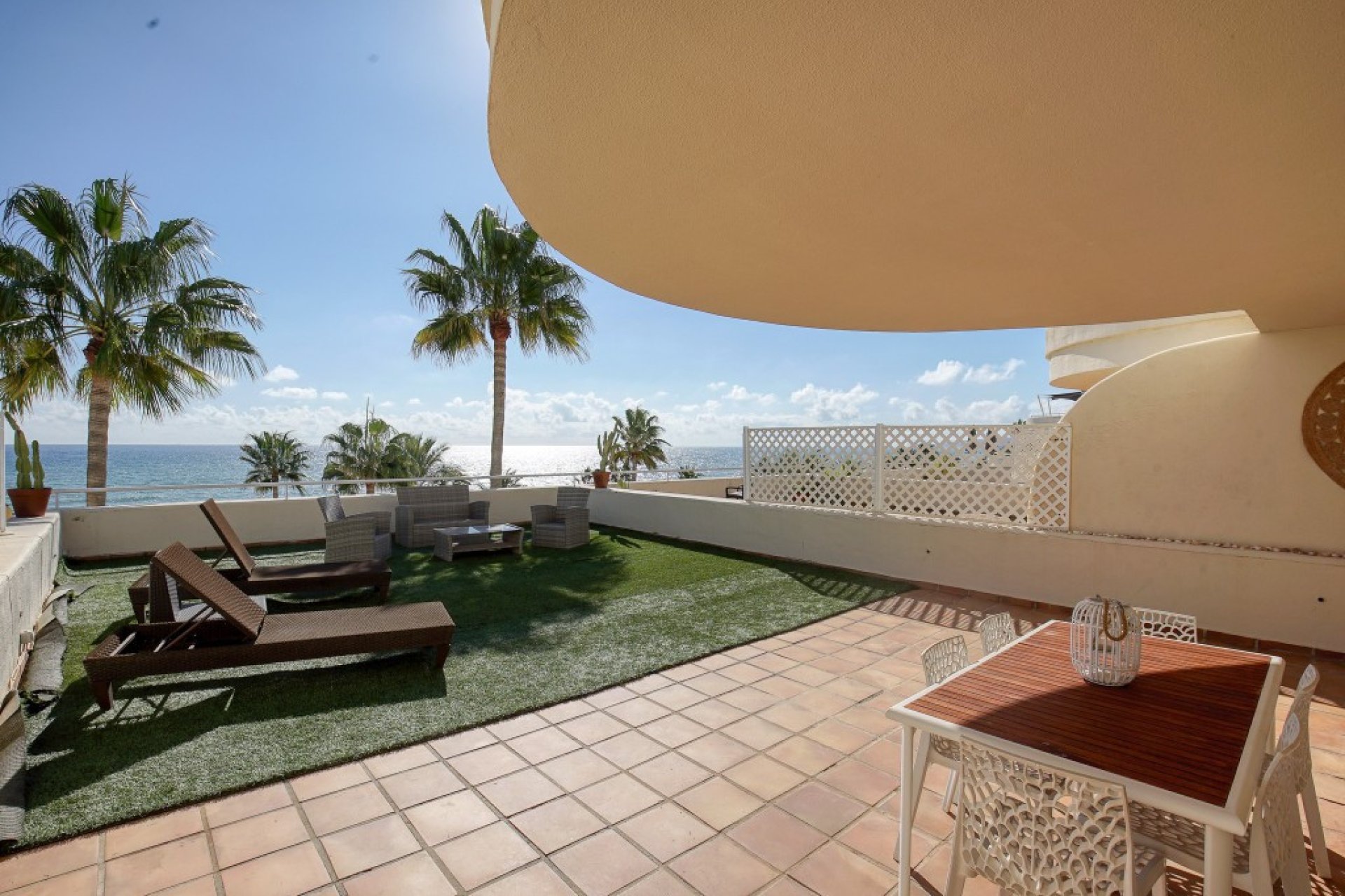 Resale - Apartment - Middle Floor Apartment - Estepona - Estepona Centro