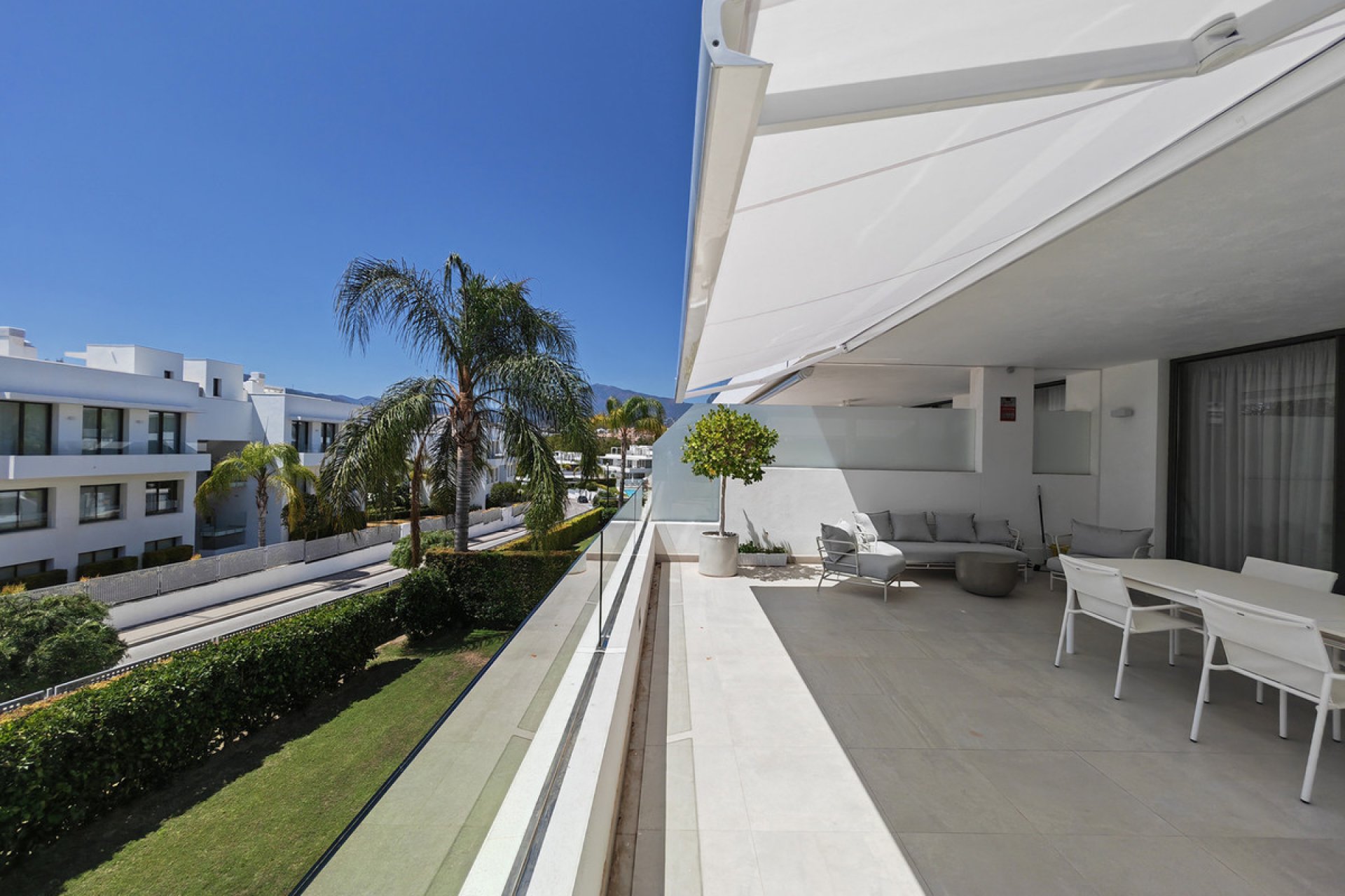 Resale - Apartment - Middle Floor Apartment - Estepona - Estepona Centro