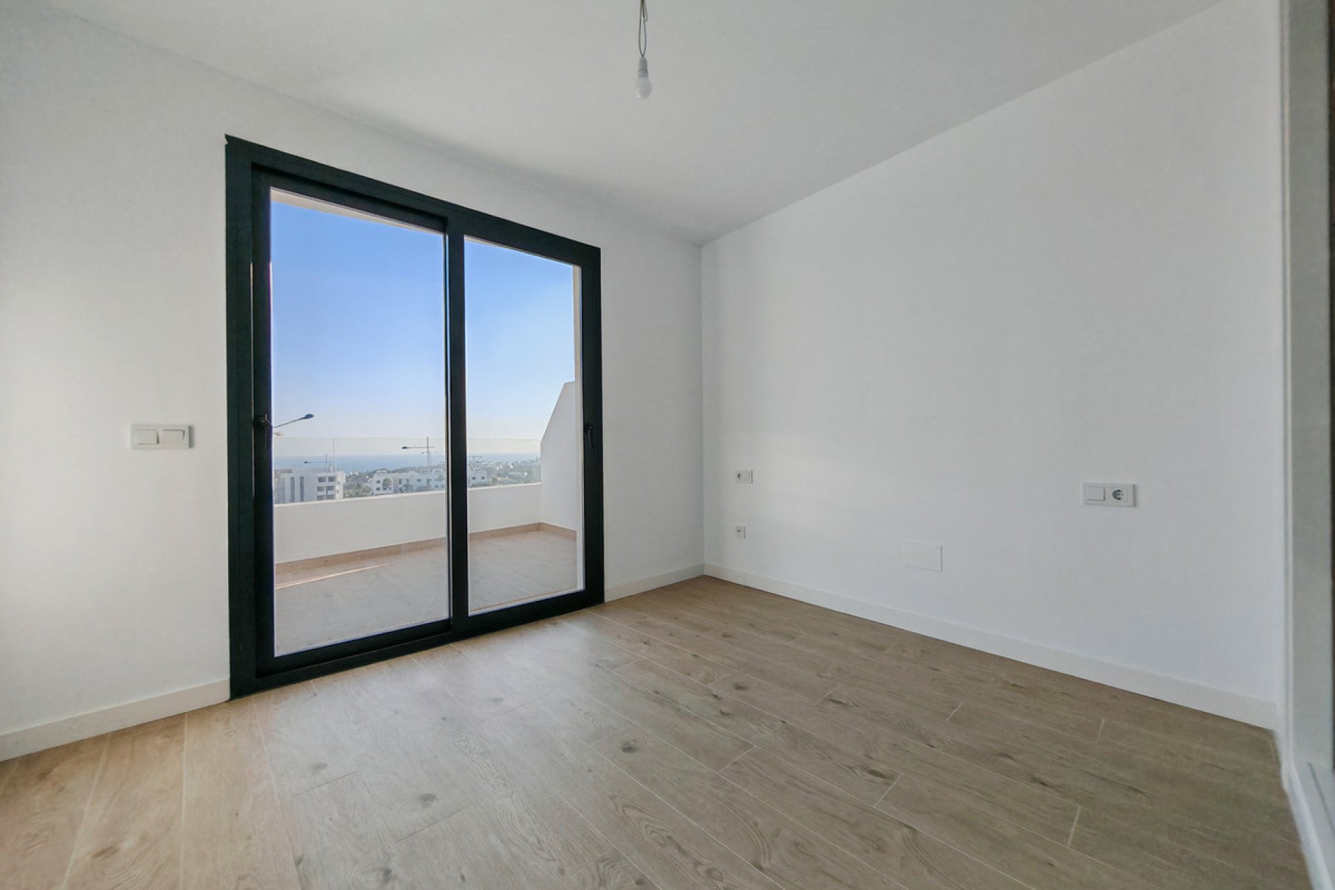 Resale - Apartment - Middle Floor Apartment - Estepona - Estepona Centro