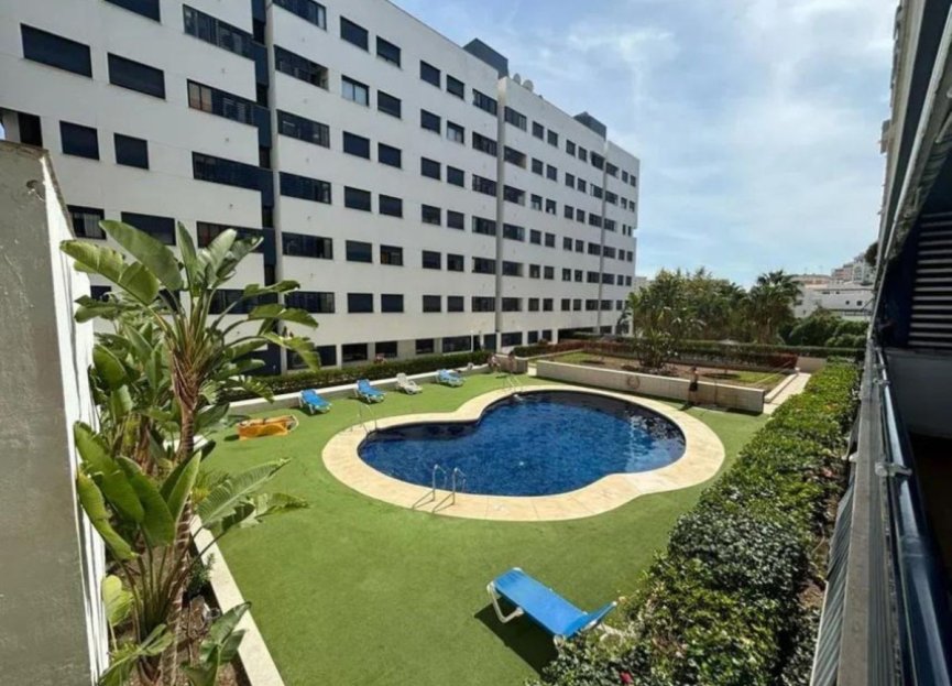 Resale - Apartment - Middle Floor Apartment - Estepona - Estepona Centro