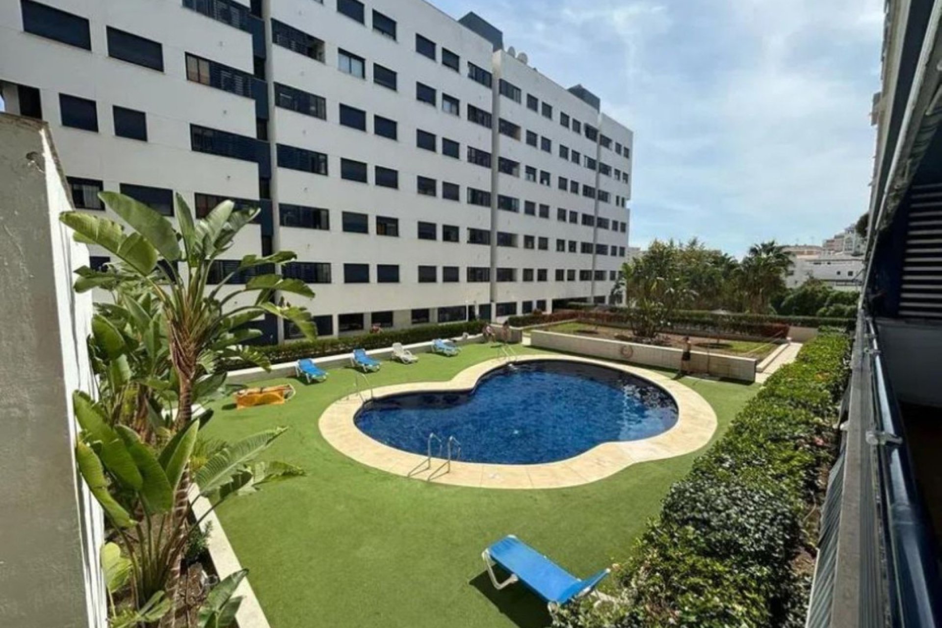 Resale - Apartment - Middle Floor Apartment - Estepona - Estepona Centro