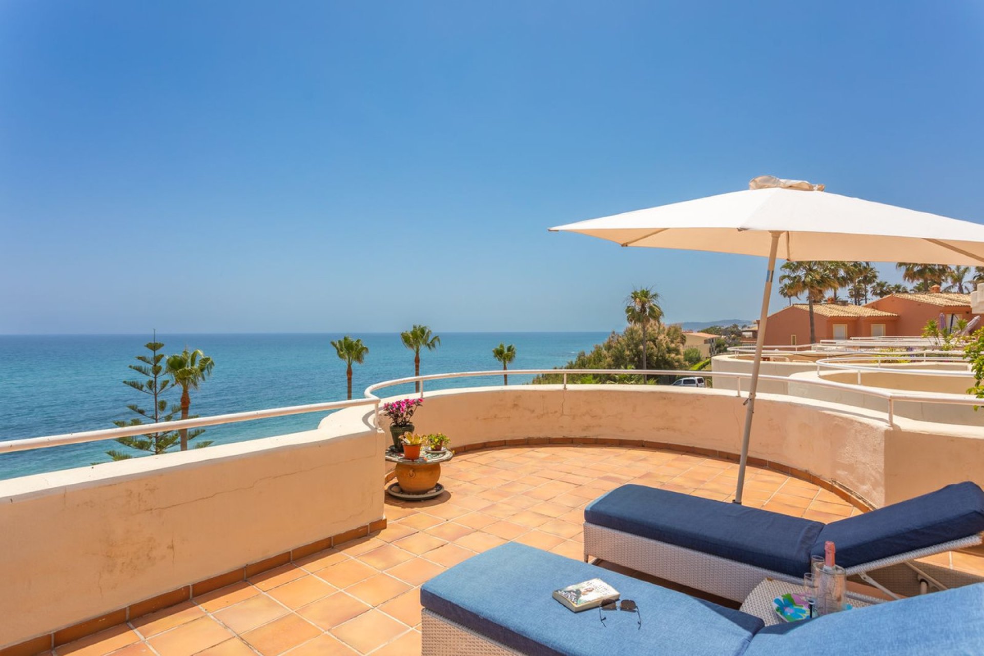 Resale - Apartment - Middle Floor Apartment - Estepona - Estepona Centro