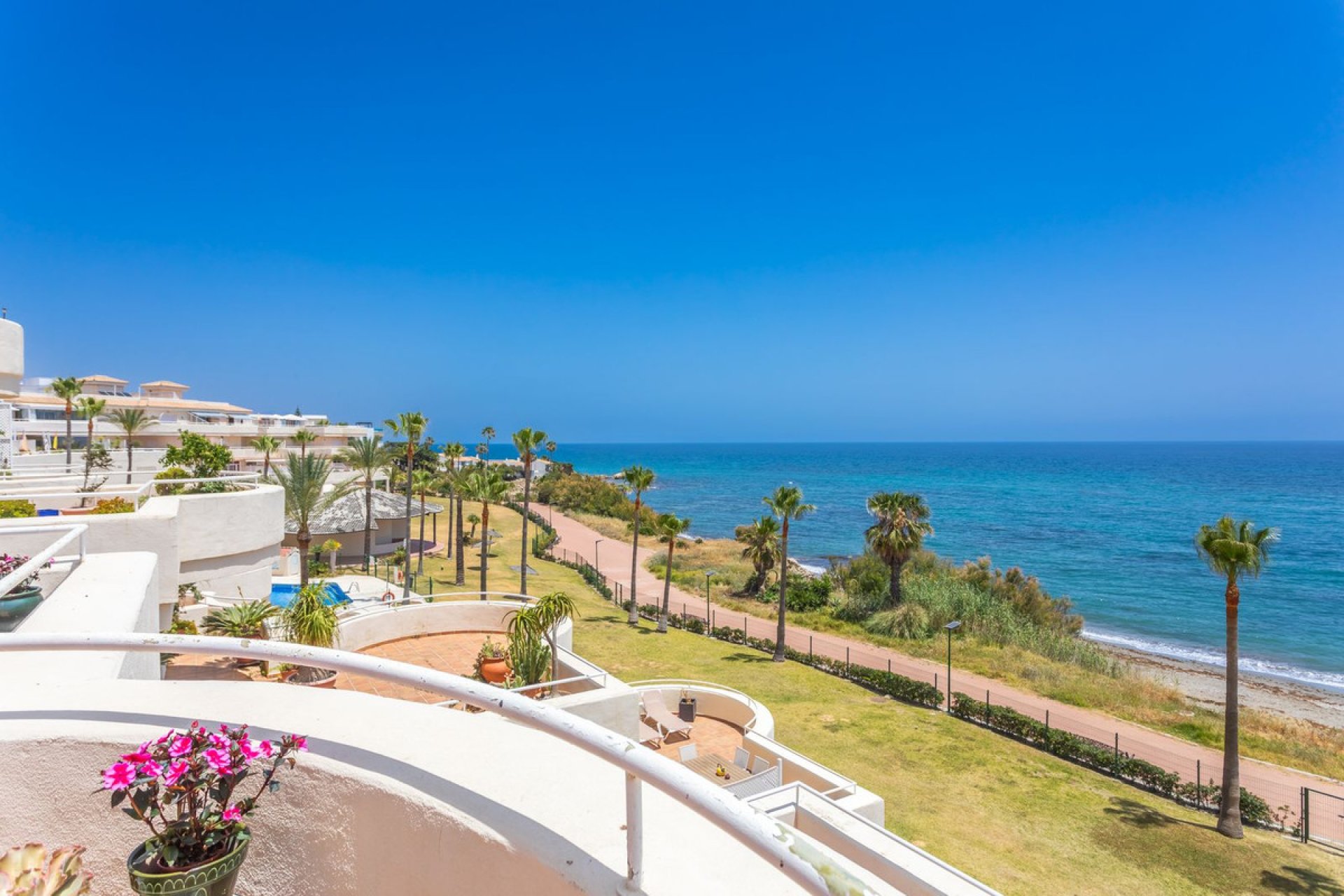 Resale - Apartment - Middle Floor Apartment - Estepona - Estepona Centro