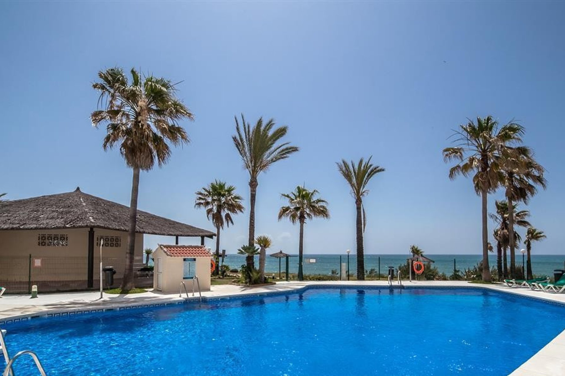 Resale - Apartment - Middle Floor Apartment - Estepona - Estepona Centro