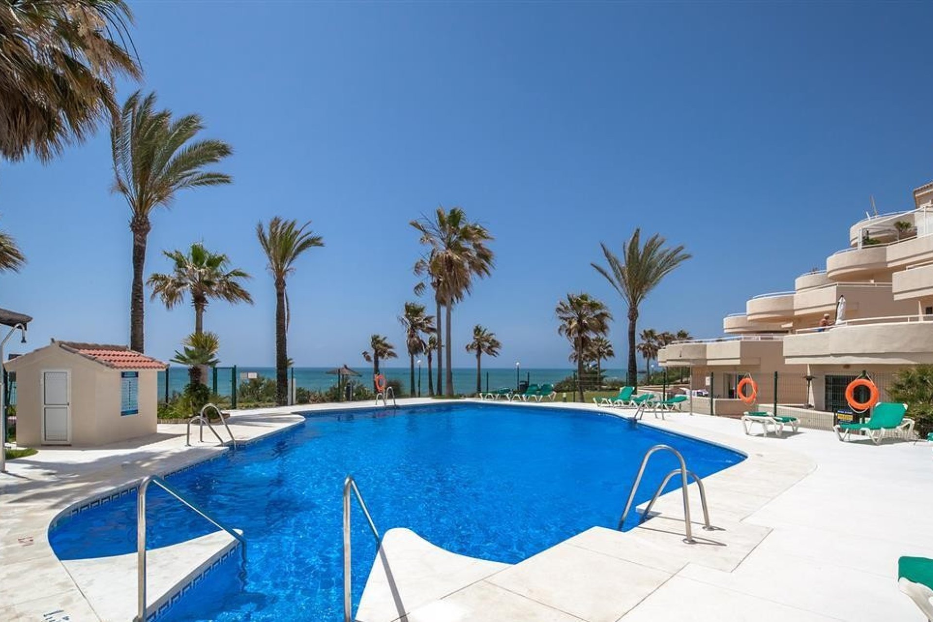 Resale - Apartment - Middle Floor Apartment - Estepona - Estepona Centro