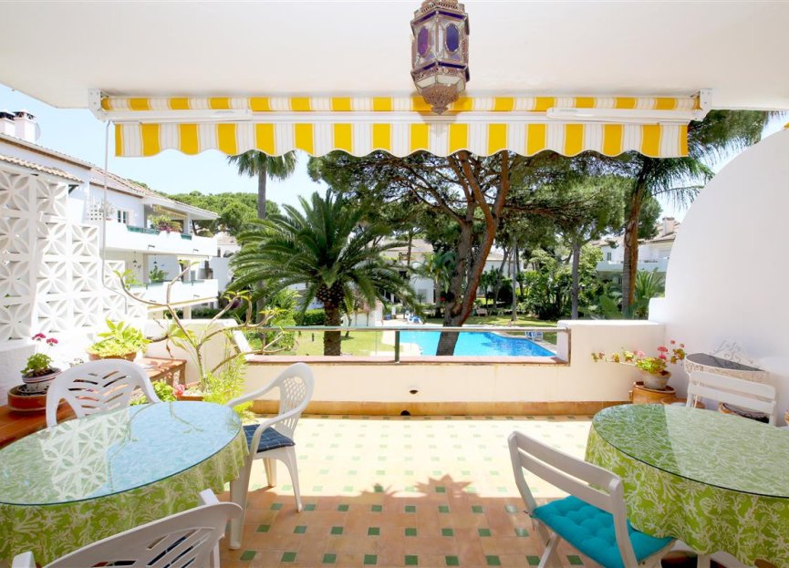 Resale - Apartment - Middle Floor Apartment - Estepona - Estepona Centro