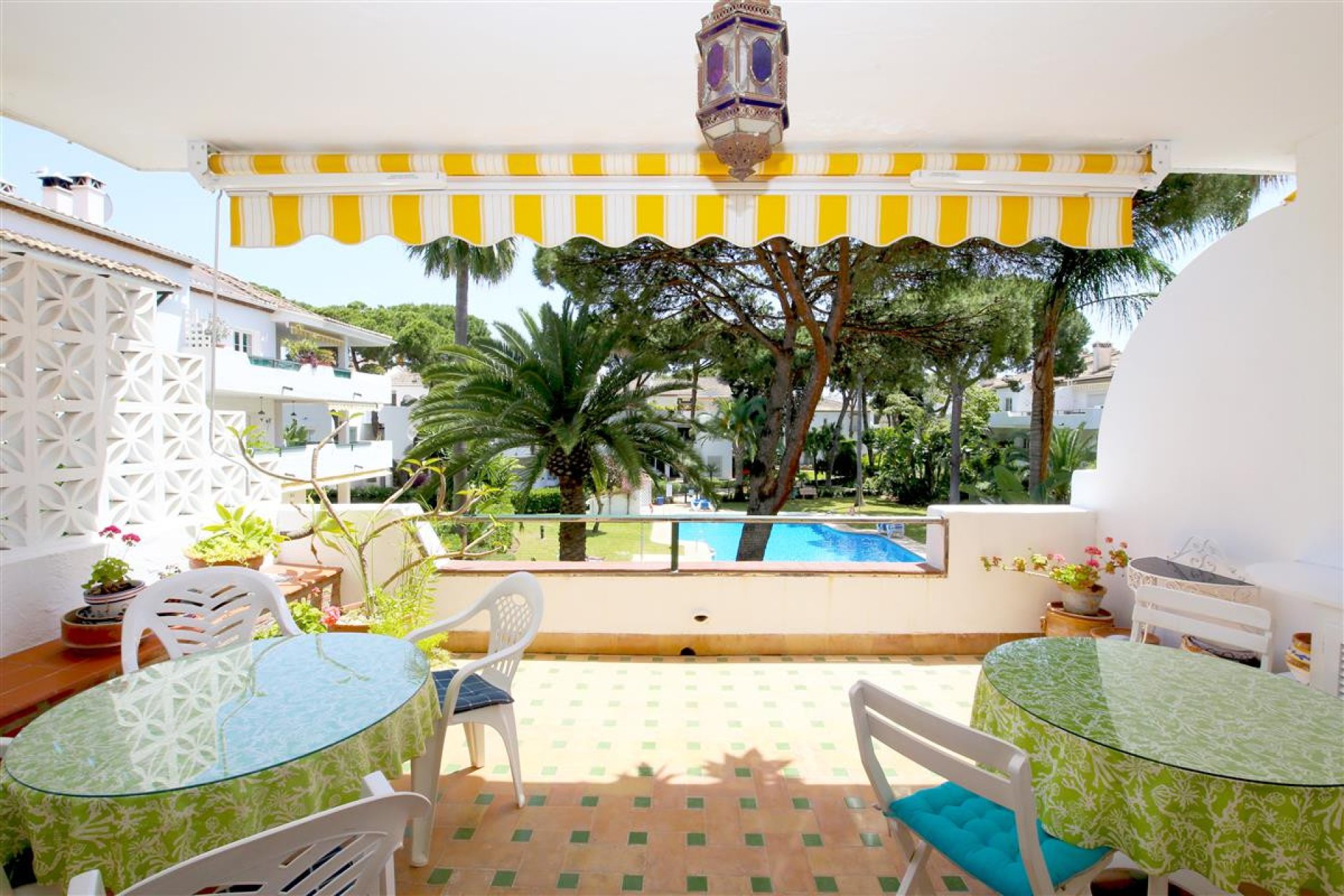 Resale - Apartment - Middle Floor Apartment - Estepona - Estepona Centro