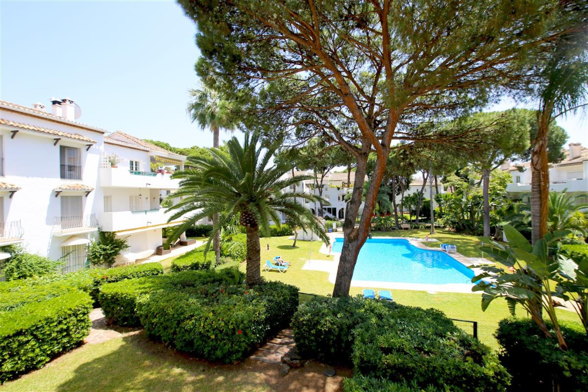 Resale - Apartment - Middle Floor Apartment - Estepona - Estepona Centro