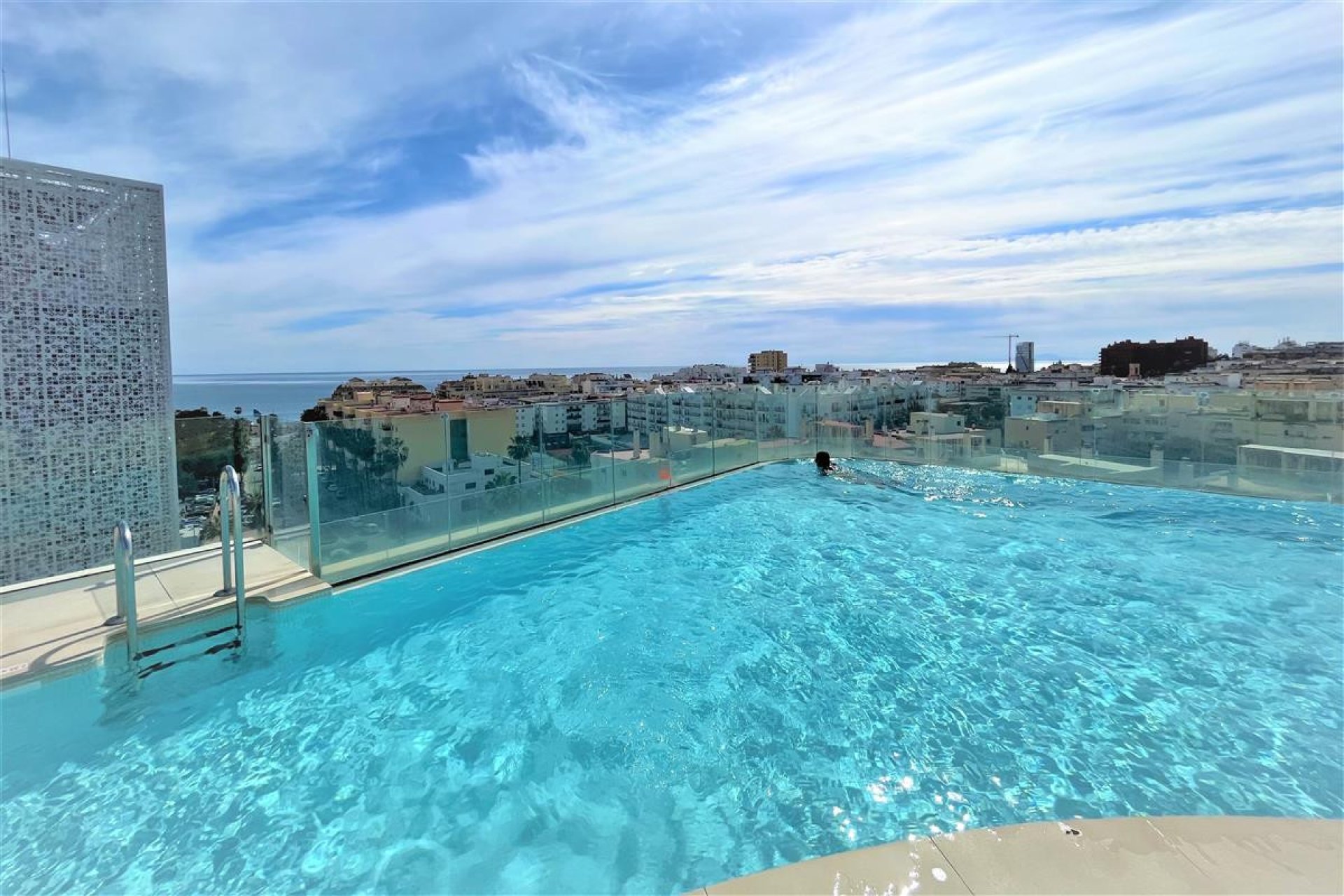 Resale - Apartment - Middle Floor Apartment - Estepona - Estepona Centro